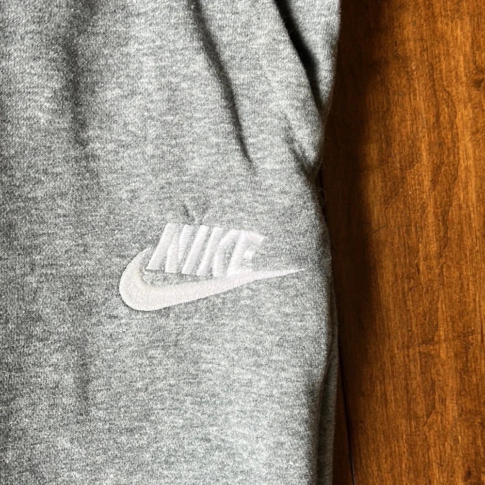 Nike grey sweatpants - Picture 2 of 4